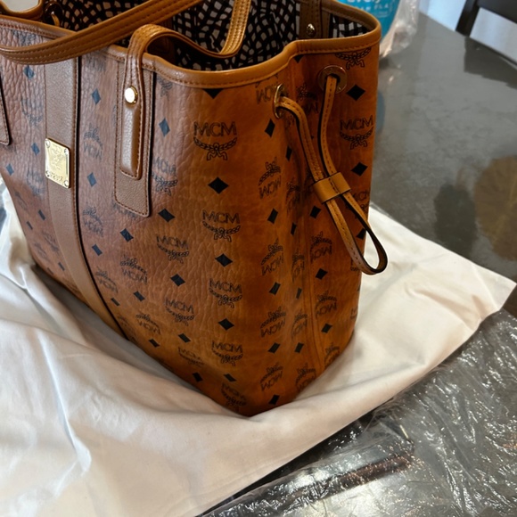 MCM reversible medium visetos tote bag - Picture 5 of 5